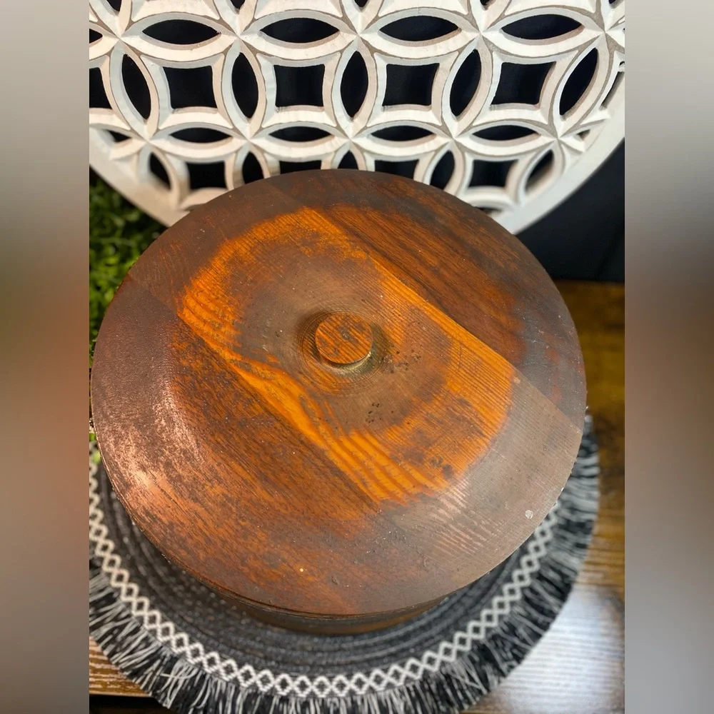 Vintage Round Lidded Wood Box‎